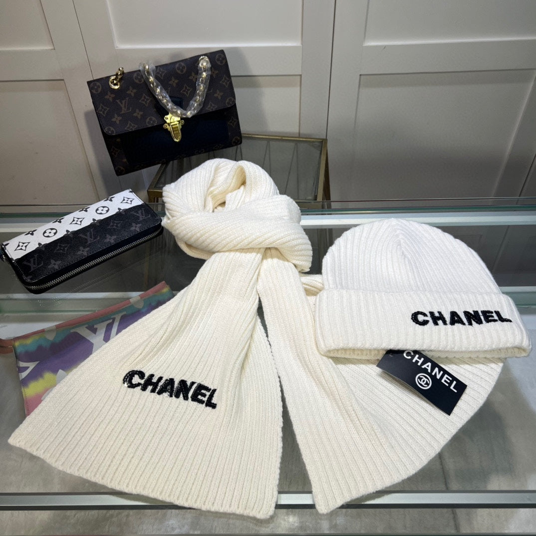 SET HAT AND SCARF IN WHITE WOOL 422599