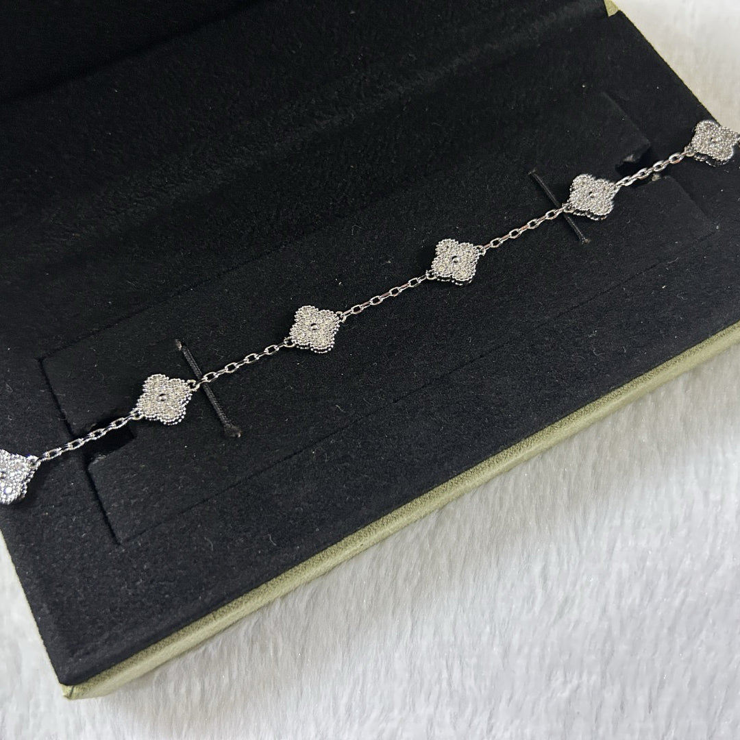 CLOVER 6 MOTIF DIAMOND BRACELET