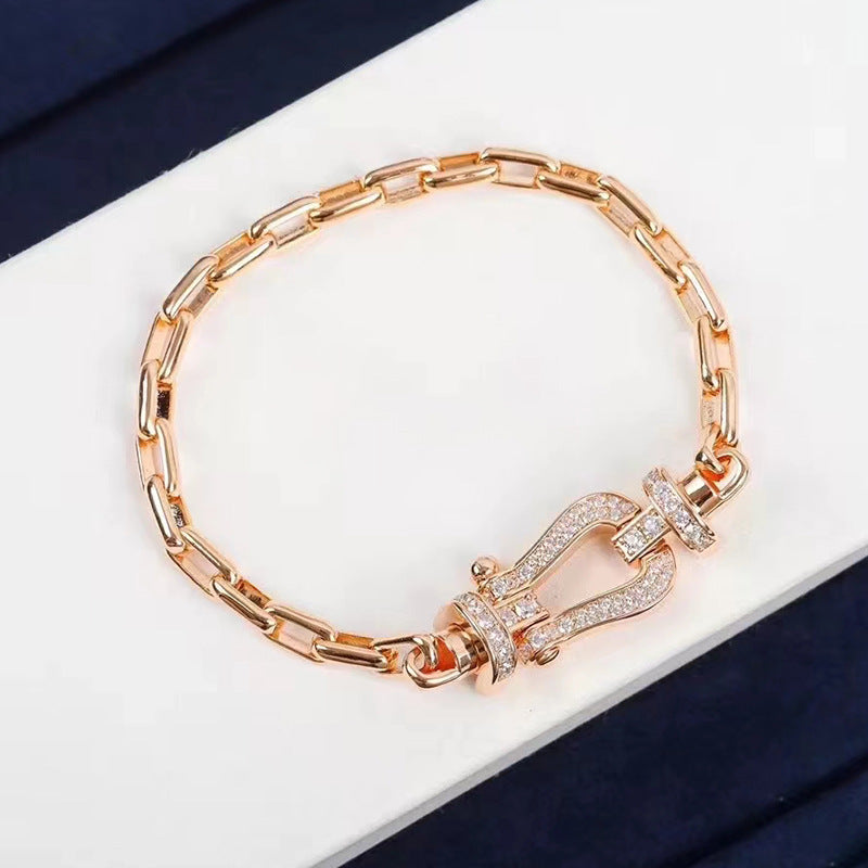 GRAND BRACELET EN MÉTAL À FERMOIR EN FER À CHEVAL DIANA FORCE