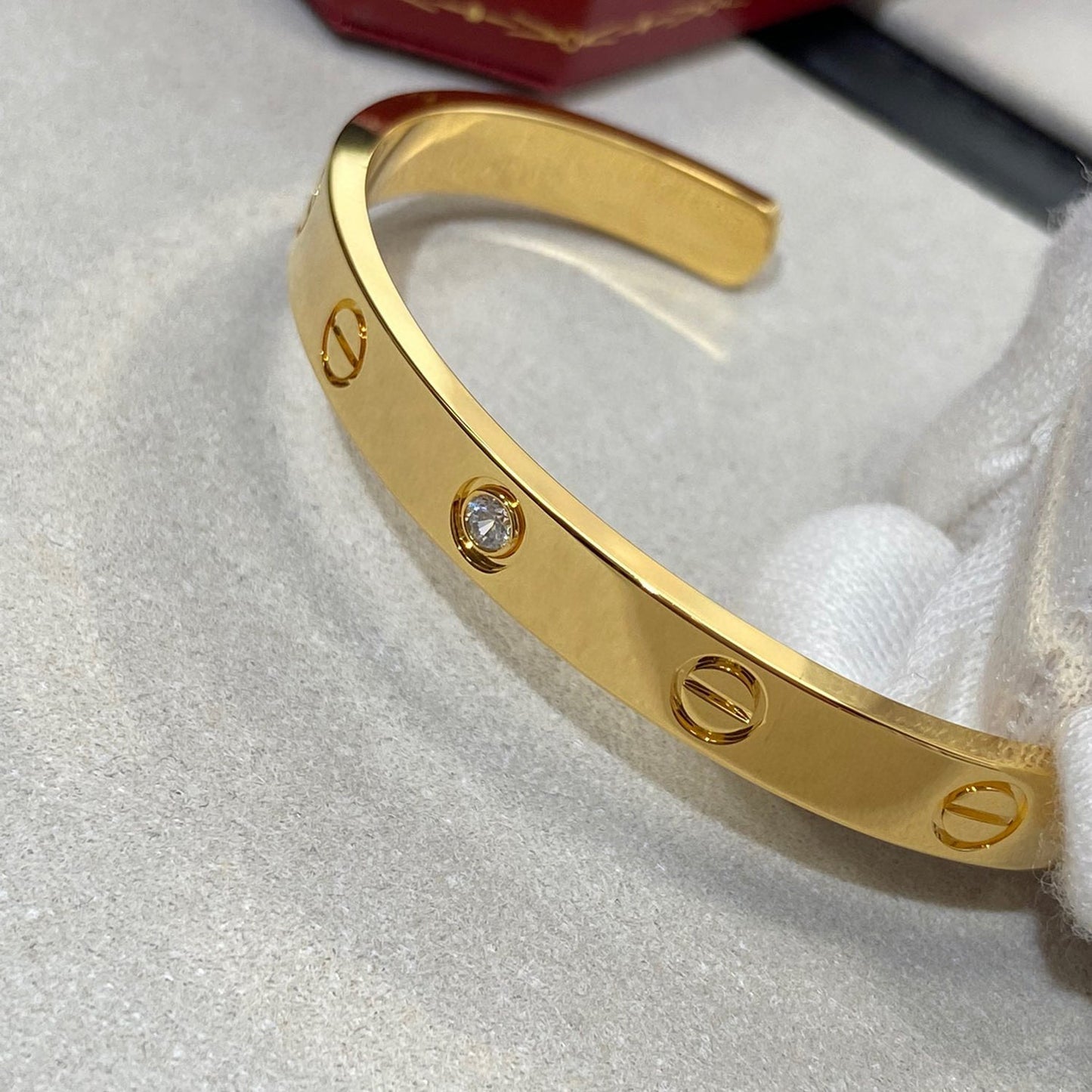 DIANA LOVE BRACELET 6.1MM 1 DIAMOND OPEN CUFF