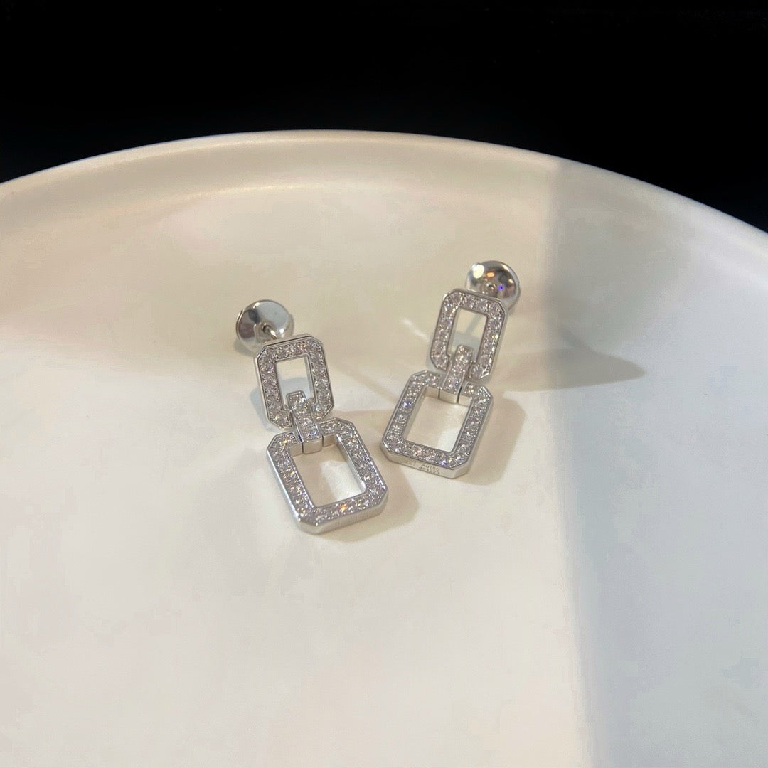 أقراط ديانا لينكس متوسطة الحجم مرصعة بالألماس