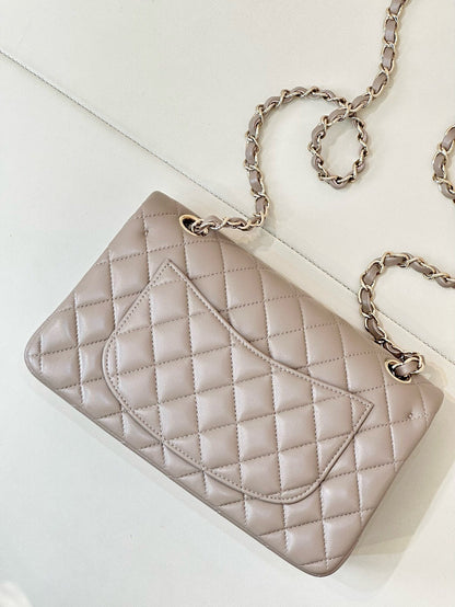 FLAP BAG 23CM BEIGE LAMBSKIN LIGHT GOLD HARDWARE