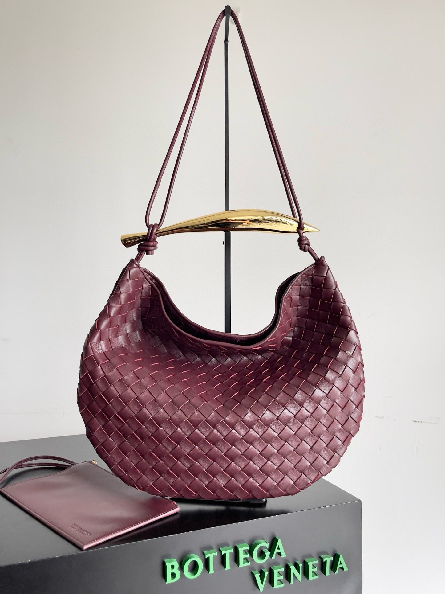 SARDINE 39 WITH CHAIN IN BAROLO LAMBSKIN