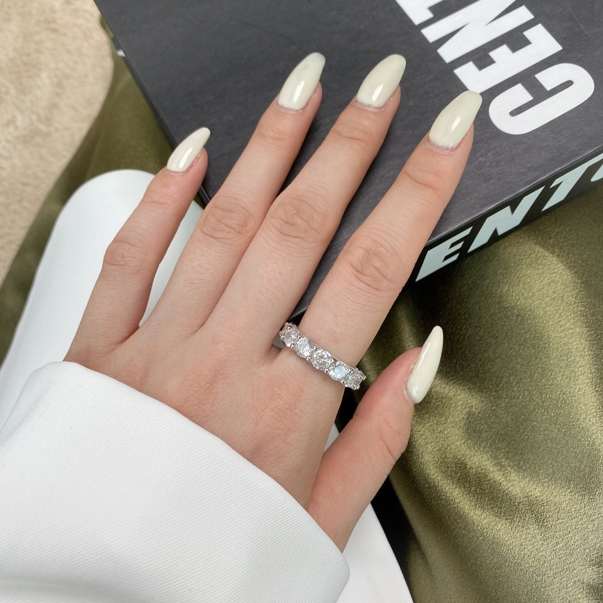 [HOT]Gorgeous Round Cut Tennis Ring