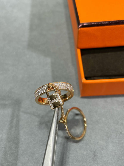 Bague double cloche Diana H.M. Kelly en or rose avec diamants