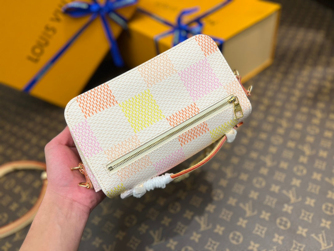 pochette metis east west 21.5 peach damier coasted canvas