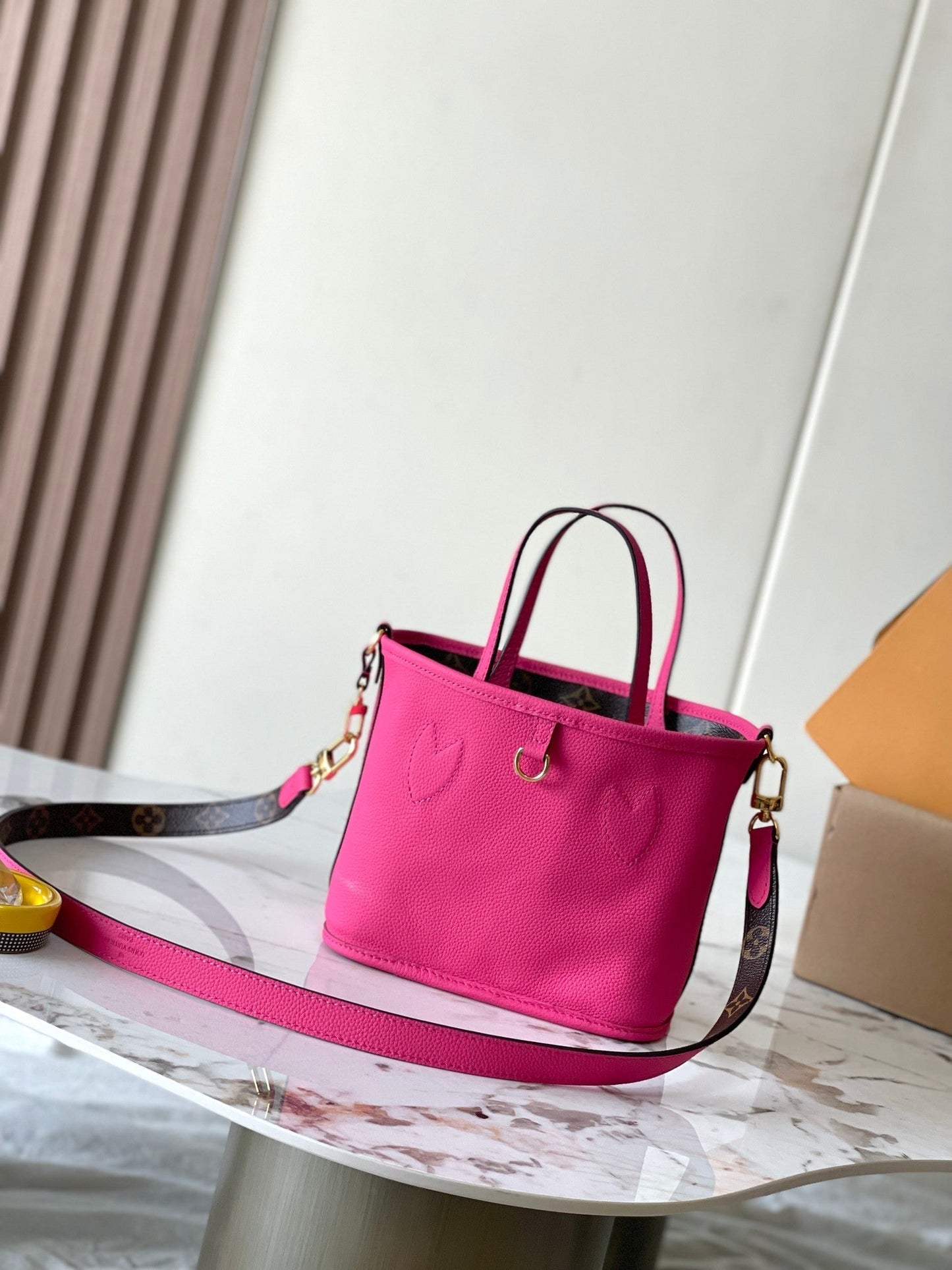 NEVERFULL BANDOULI¨¨RE INSIDE OUT BB 24 IN BROWN MONOGRAM CANVAS AND PINK CALFSKIN