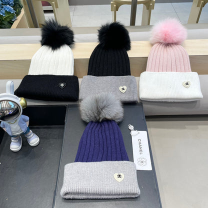 BEANIE HAT IN BLACK MIX WHITE WOOL 421053