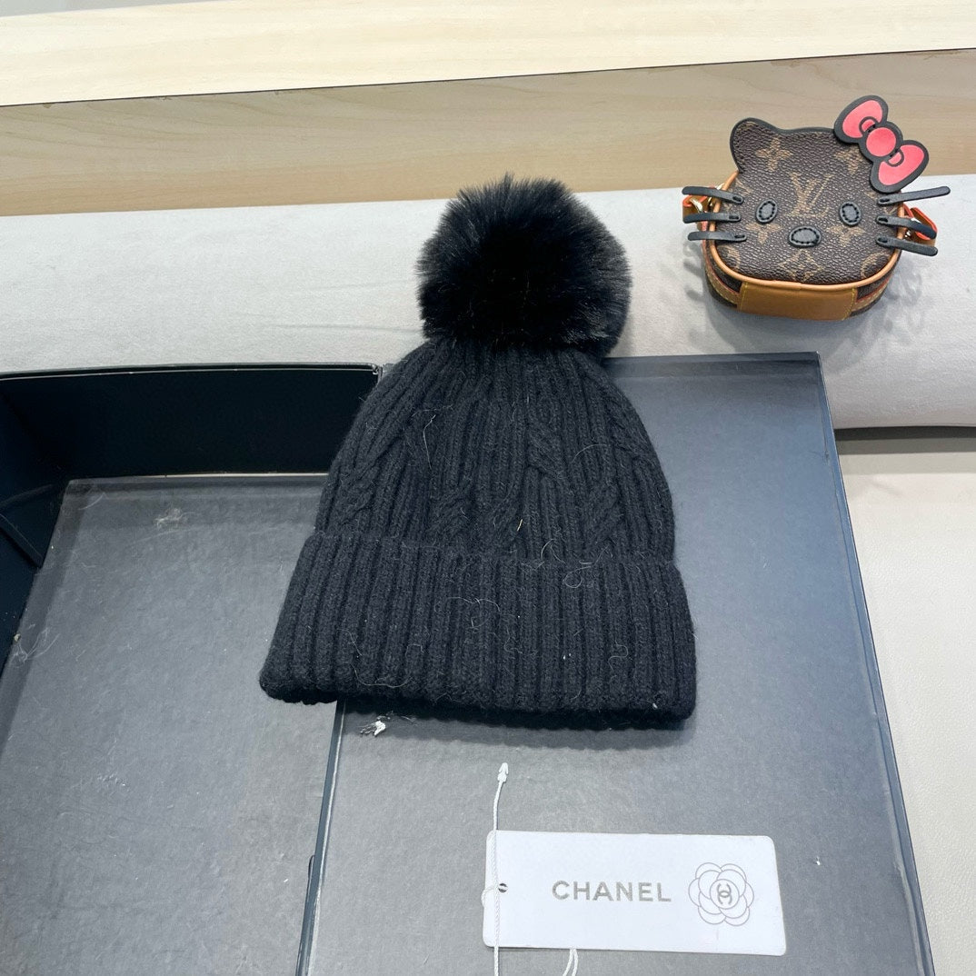 BEANIE HAT IN BLACK WOOL 422174