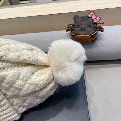 KNITTED BEANIE HAT IN BEIGE WOOL AND LAMB FUR 430045