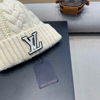 KNITTED BEANIE HAT IN BEIGE WOOL AND LAMB FUR 430045