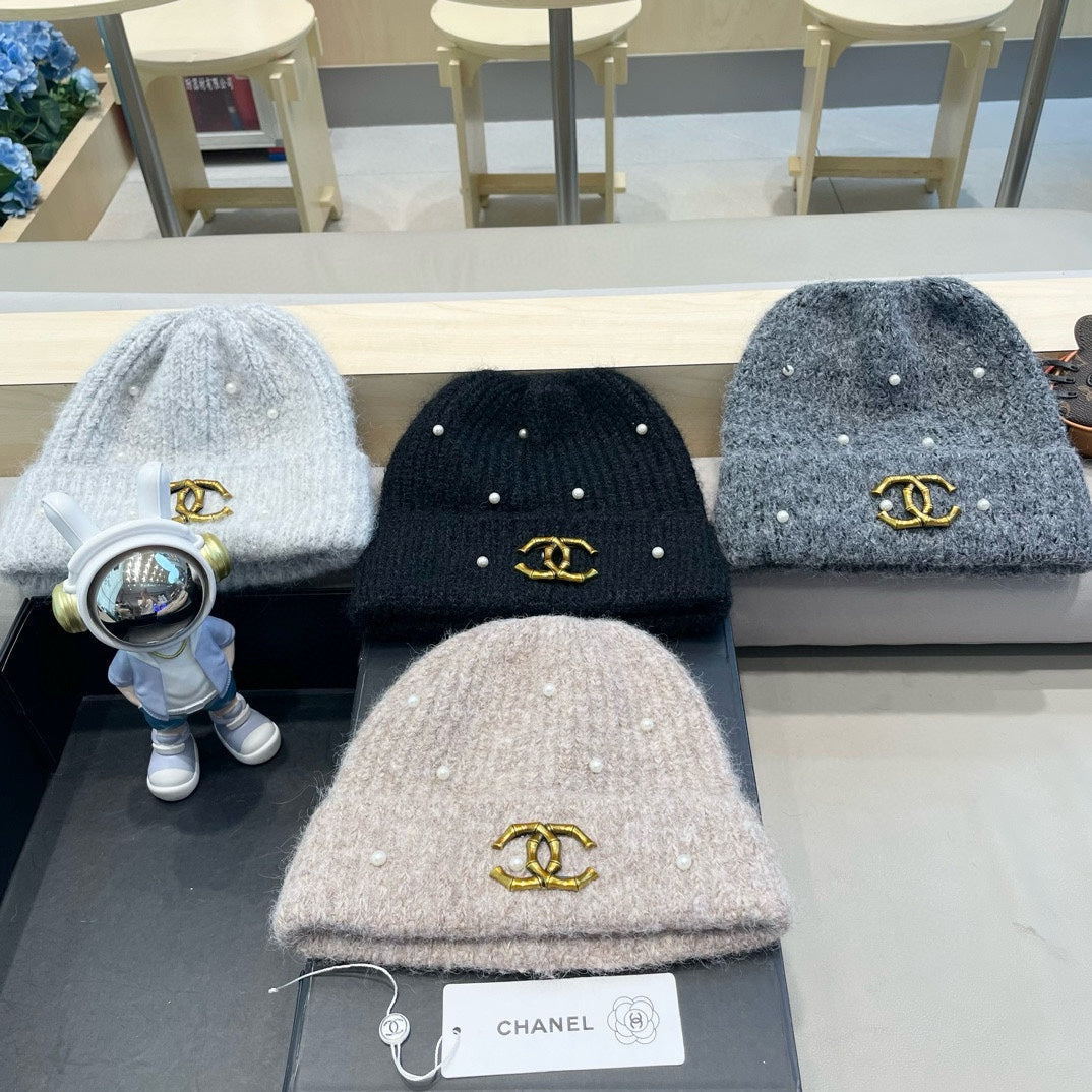 BEANIE HAT IN BLACK WOOL 430082
