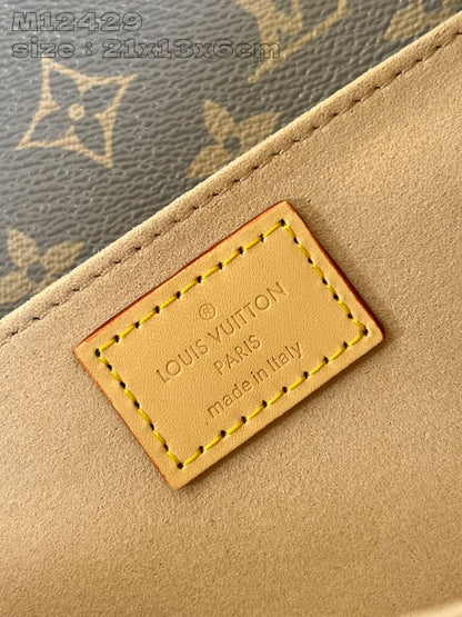 Pochette Metis East West 21.5 Gray Monogram Canvas