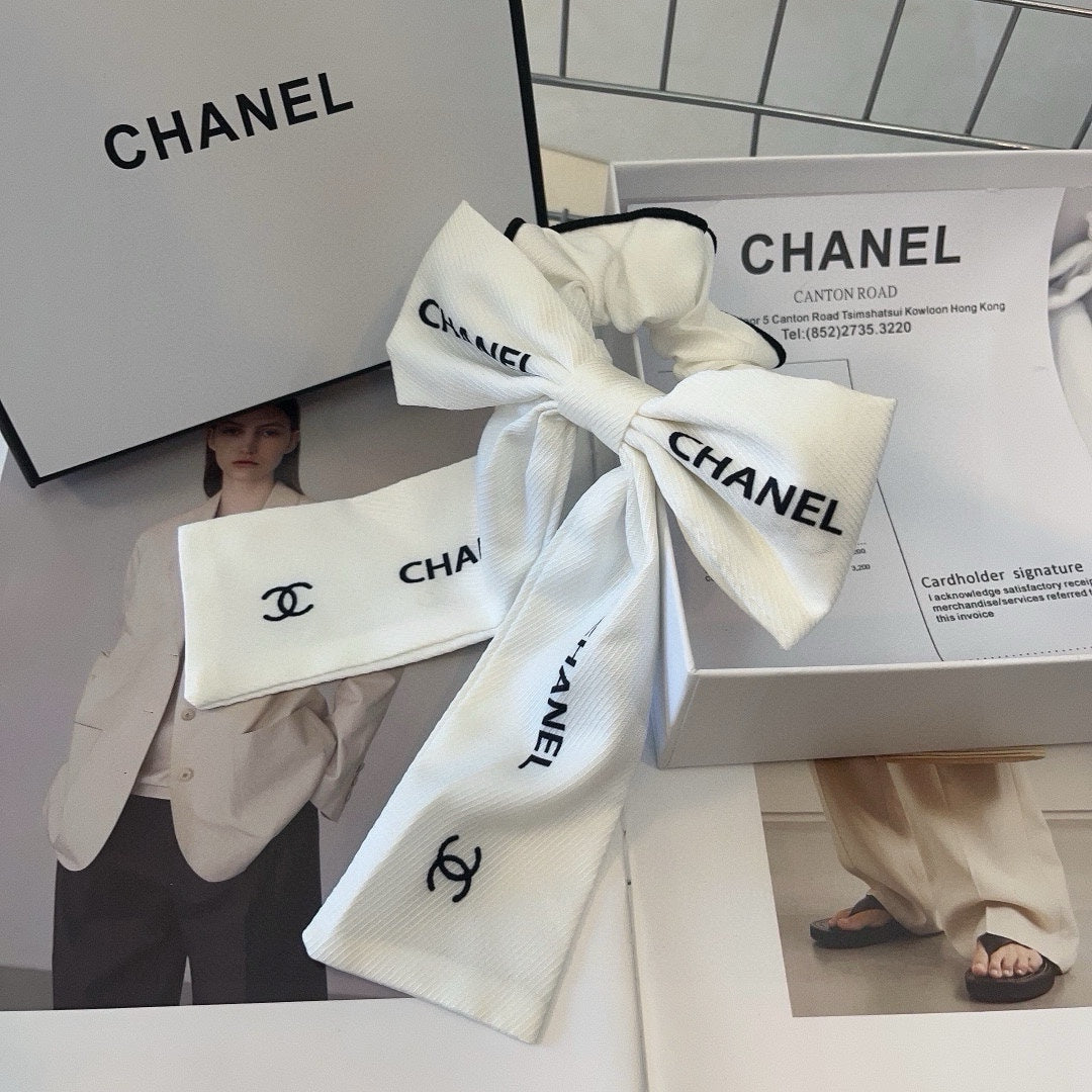 WHITE SILK SCRUNCHIE 414455