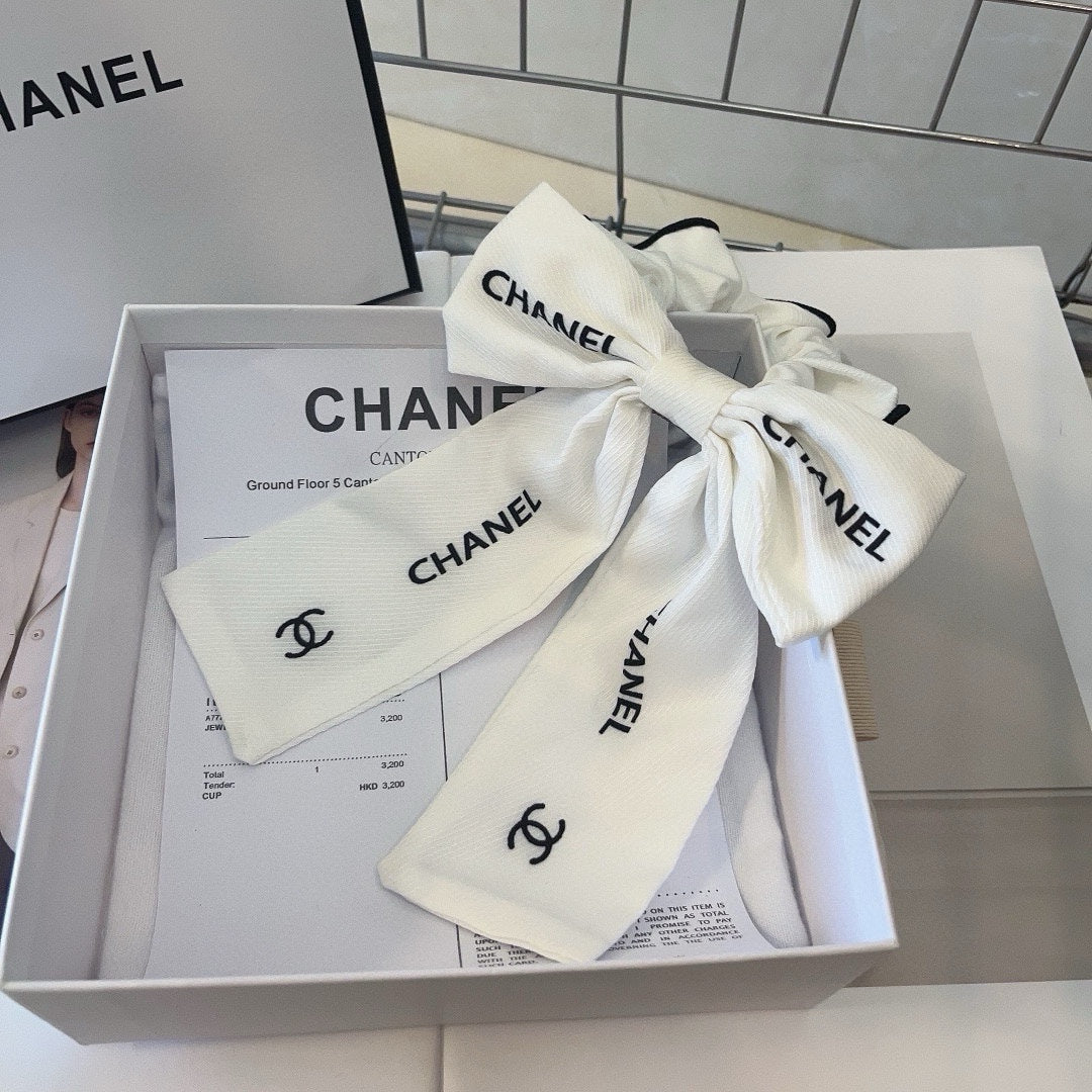 WHITE SILK SCRUNCHIE 414455