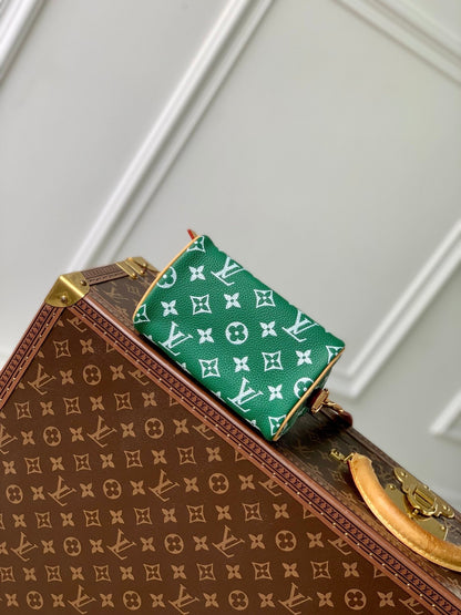 speedy p9 bandouliere 18cm green calfskin