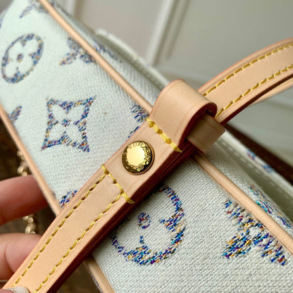 Lv Wallet on Chain Ivy 23.5 White Monogram jacquard fabric