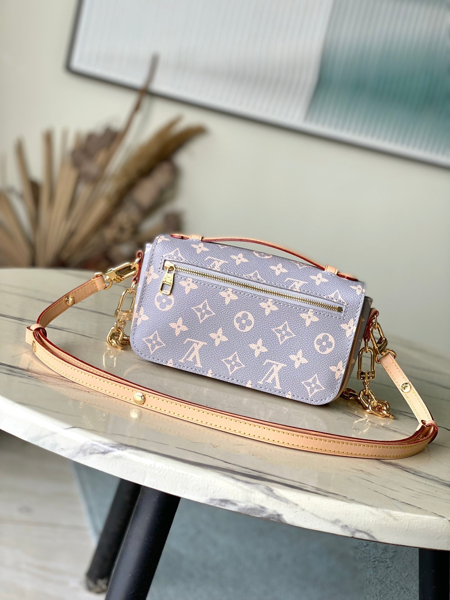 POCHETTE M¨¦TIS EAST WEST 21 IN GRAY CREAM MONOGRAM TRIANON CANVAS GOLD HARDWARE
