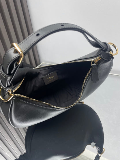 FENDIGRAPHY MEDIUM 29 IN BLACK SMOOTH LAMBSKIN GOLD HARDWARE