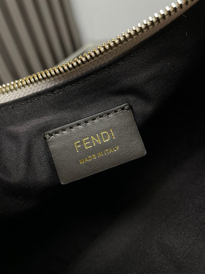 FENDIGRAPHY MEDIUM 29 IN SILVER METALLIC SMOOTH LAMBSKIN GOLD HARDWARE