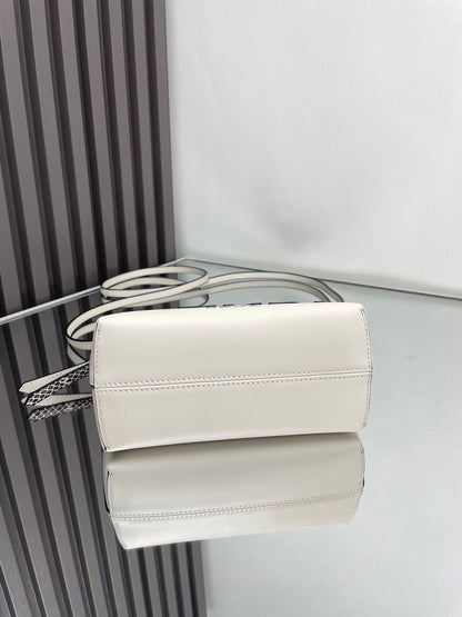 BY THE WAY MINI 18 IN WHITE LAMBSKIN GOLD HARDWARE