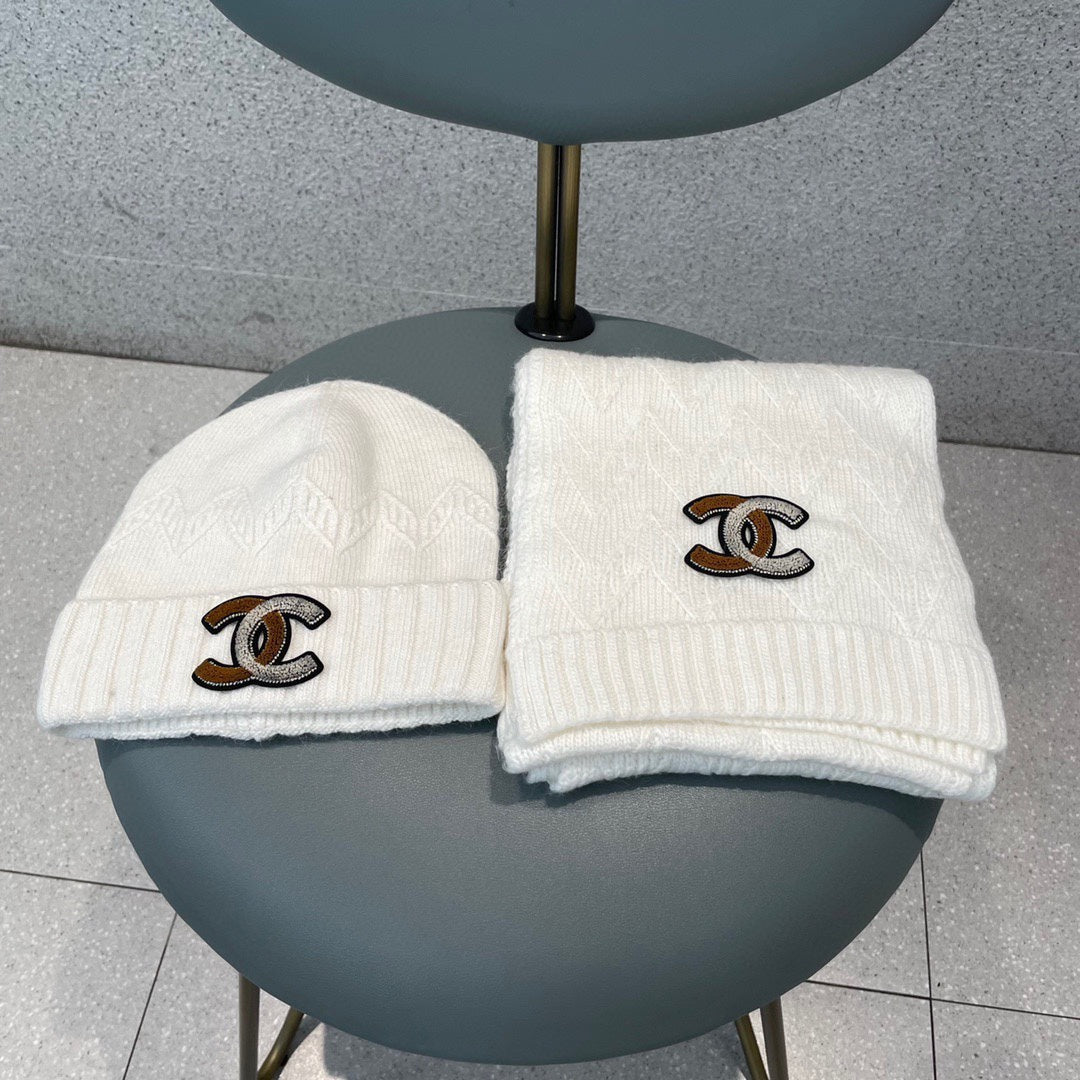 SET HAT AND SCARF IN WHITE WOOL 420824