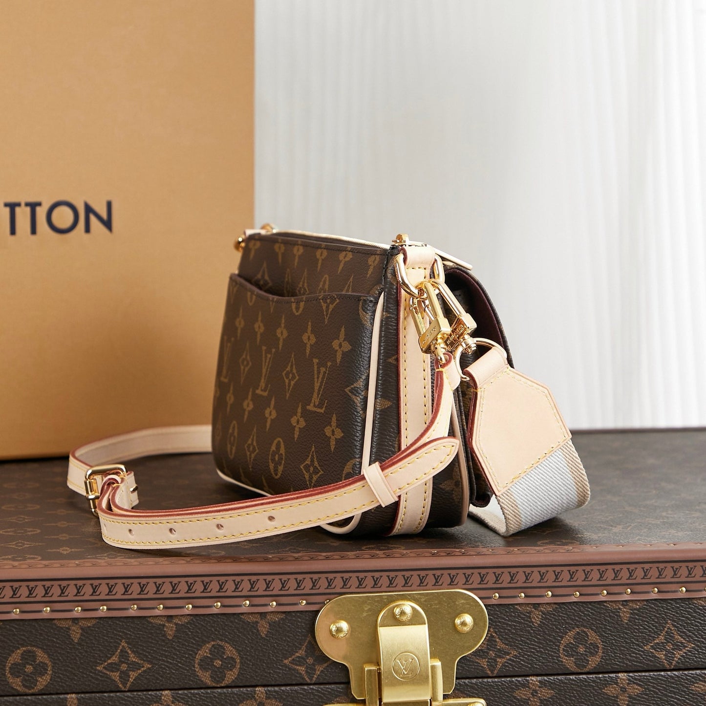 VIVACIT¨¦ 25 IN BROWN MONOGRAM CANVAS GOLD HARDWARE