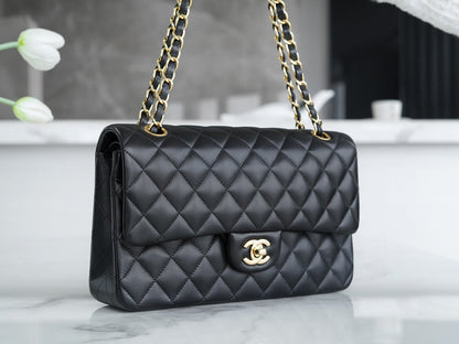 CLASSIC FLAP 25 BLACK LAMBSKIN LIGHT GOLD HARDWARE