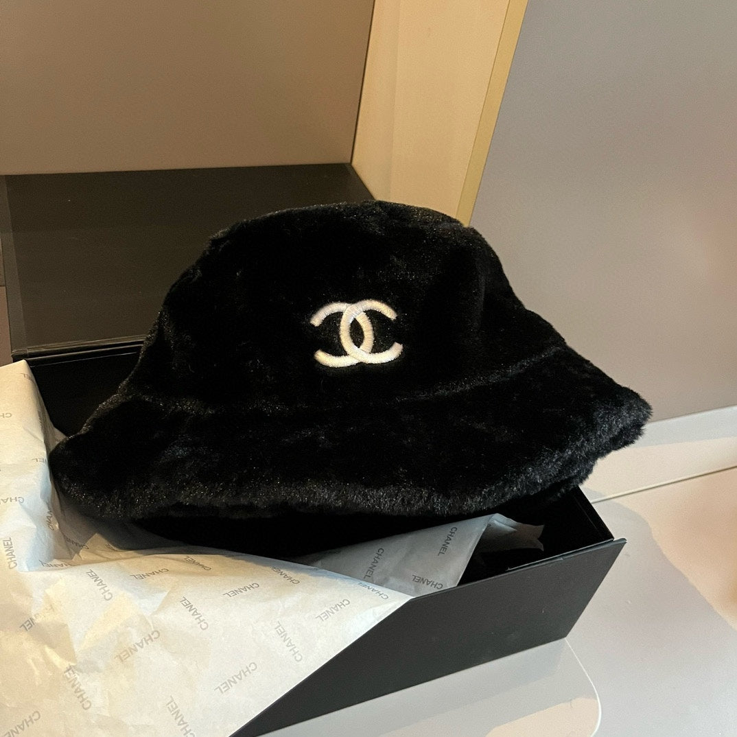 BUCKET HAT IN BLACK FLEECE 429805