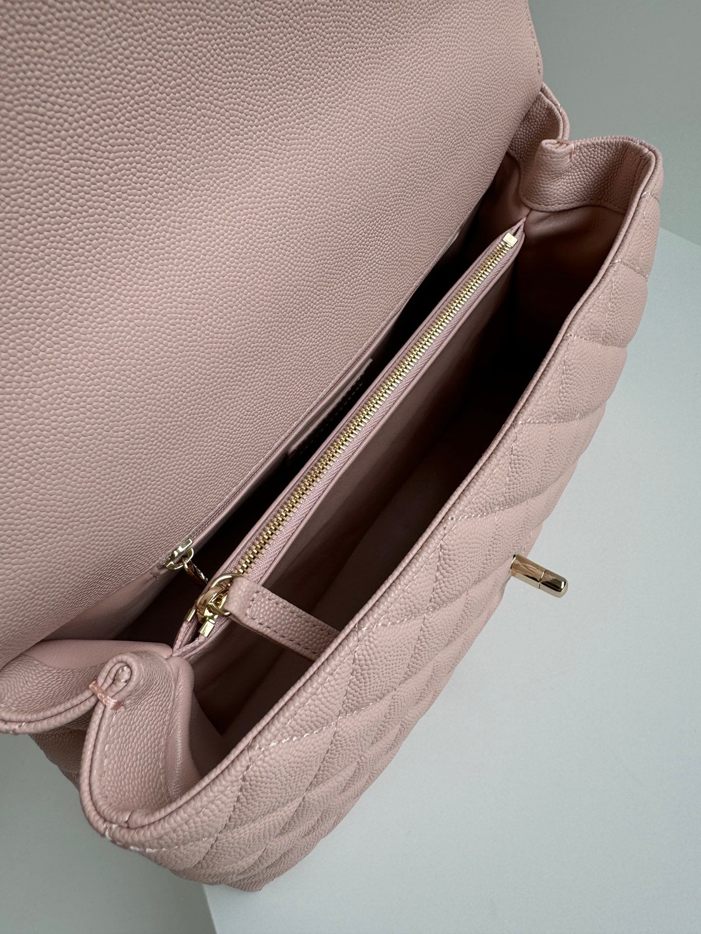 coco handle medium 29cm pink quilted caviar leather gold hardware