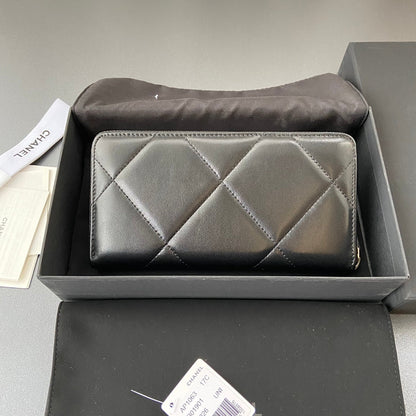 CC 19 Zipped Wallet 19cm Black Calfskin