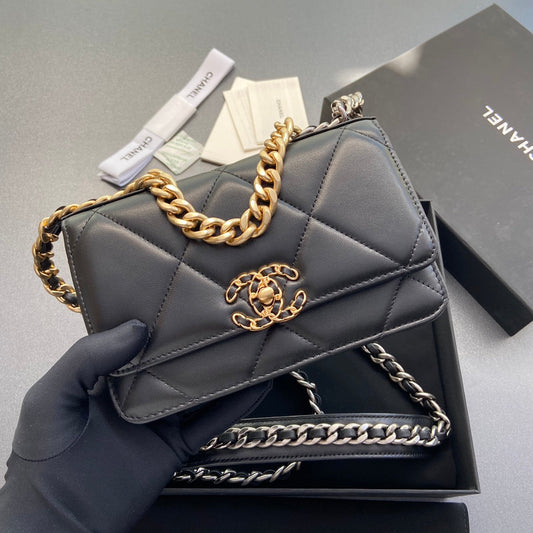 CC 19 Woc 19cm Black Calfskin Gold Hardware