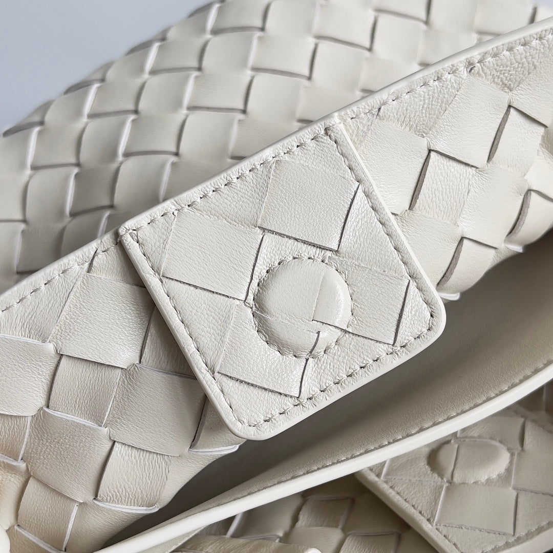 BV Small Andiamo 25 In Cream Lambskin Ghw 249677