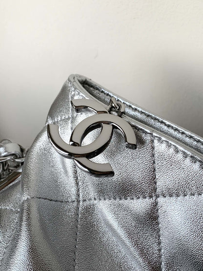 CC Vintage Hobo Bag 30cm Silver Metalic Lambskin Silver Hardware
