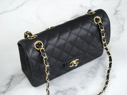 CLASSIC FLAP 23 BLACK CAVIAR GOLD HARDWARE