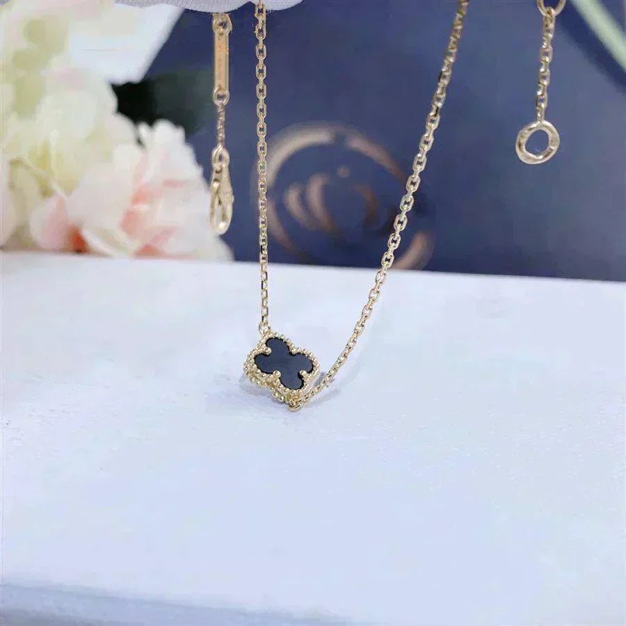 CLOVER ONYX SINGLE FLOWER BRACELET