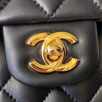 Medium Classic Flap Bag 23cm Black Lambskin Gold Hardware